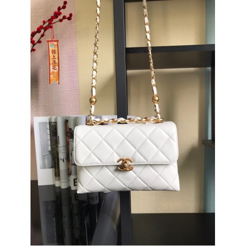 Bolso de hombro con solapa de piel de cordero Chanel AS3011 blanco