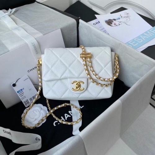 Chanel Bolso de hombro con solapa Piel de becerro granulada AS2855 blanco