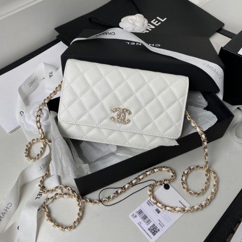 Chanel Bolso de hombro pequeño de piel de becerro granulada AP2734 blanco