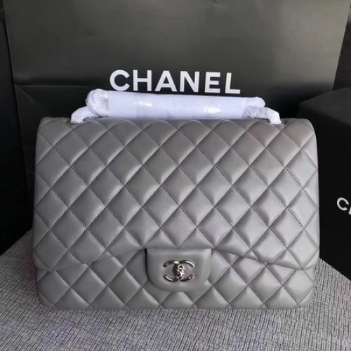 Chanel Maxi Quilted Classic Flap Bag Cuero de piel de oveja gris A58601 Plata