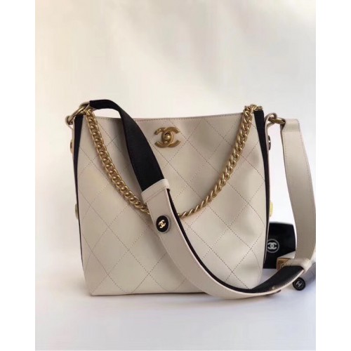 Bolso Chanel Hobo Piel de becerro Grosgrain Metal en tono dorado A57576 blanco