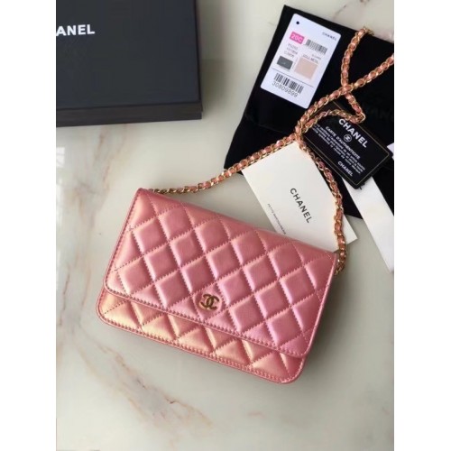 Chanel Cartera con cadena de piel de becerro iridiscente 33814 rosa