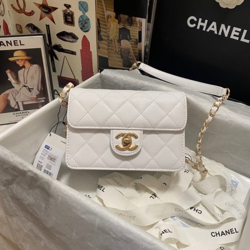 Chanel Bolso de hombro con solapa Piel de becerro granulada AS3002 blanco