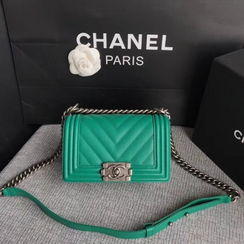 Chanel Le Boy Flap Shoulder Bag Original Caviar Leather P67085 hebilla de plata verde