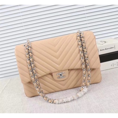 Chanel Maxi Classic Flap Bag Albaricoque Chevron Piel de oveja A58601 Plata