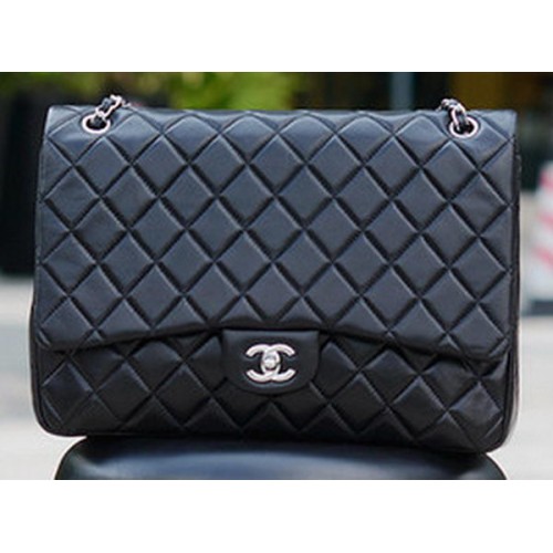 Chanel Maxi Quilted Classic Flap Bag Piel de oveja negra A58601 Plata