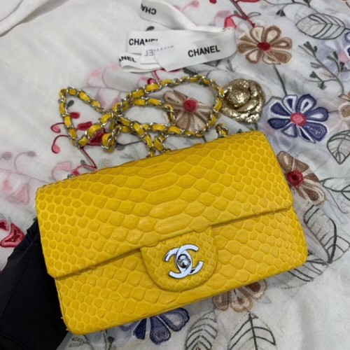 Bolso mini con solapa Chanel Original Python Metal dorado A69900 Amarillo