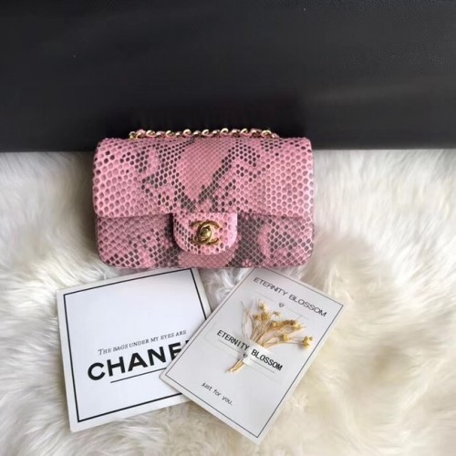 Chanel Minibolso con solapa Pitón Metal dorado A69900 rosa