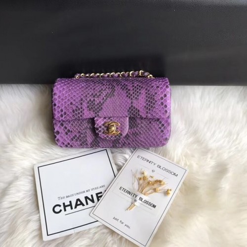 Chanel Minibolso con solapa Pitón Metal dorado A69900 violeta