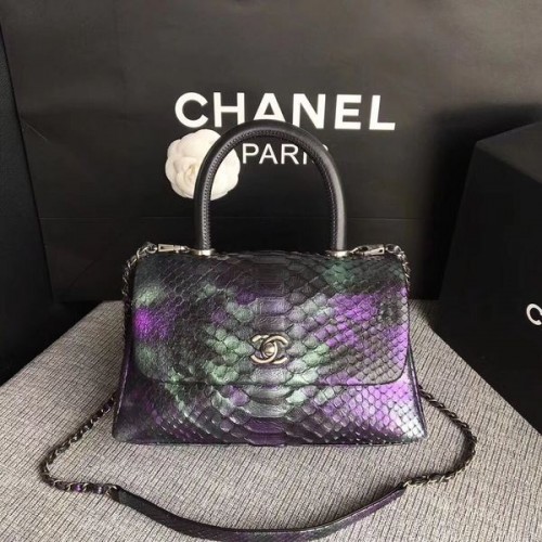 Bolso tote de piel de pitón original de Chanel 8119C