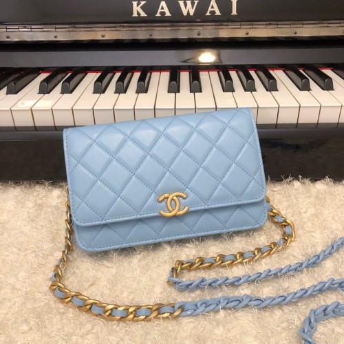 Chanel Original Pequeño bolso clásico con solapa de piel de oveja AP33814 azul