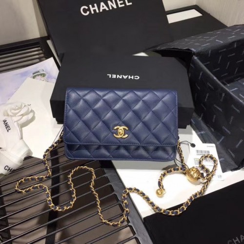 Chanel Original Pequeño bolso clásico con solapa de piel de oveja AS33814 azul