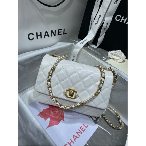 Chanel BOLSO PEQUEÑO CON SOLAPA Piel de ternera Perlas de imitación metal dorado AS3001 blanco