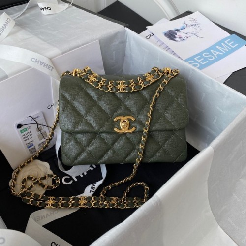 Chanel BOLSO PEQUEÑO CON SOLAPA Piel de ternera granulada Metal dorado AS3580 verde negruzco