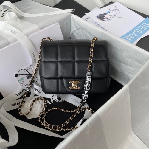 Chanel BOLSO PEQUEÑO CON SOLAPA Piel de cordero Resina Metal dorado AS3330 negro