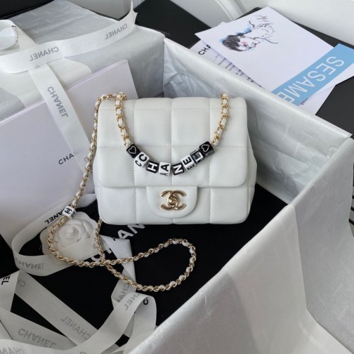 Chanel BOLSO PEQUEÑO CON SOLAPA Piel de cordero Resina Metal dorado AS3330 blanco