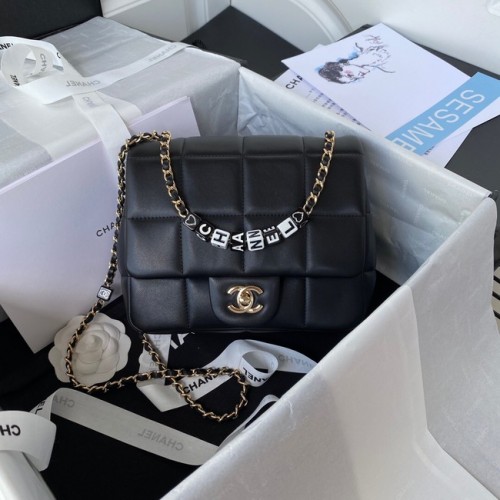 Chanel BOLSO PEQUEÑO CON SOLAPA Piel de cordero Resina Metal dorado AS3331 negro