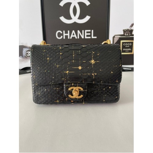 Chanel BOLSO PEQUEÑO CON SOLAPA Piel de serpiente Metal dorado AS3214 negro y dorado