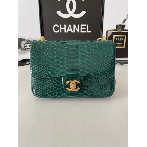 Chanel BOLSO PEQUEÑO CON SOLAPA Piel de serpiente Metal dorado AS3214 verde
