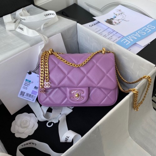 Chanel BOLSO PEQUEÑO CON SOLAPA DE PIEL DE CORDERO AS1792 violeta