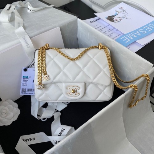 Chanel BOLSO PEQUEÑO CON SOLAPA DE PIEL DE CORDERO AS1792 blanco