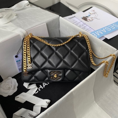 Chanel BOLSO PEQUEÑO CON SOLAPA DE PIEL DE CORDERO AS1793 NEGRO