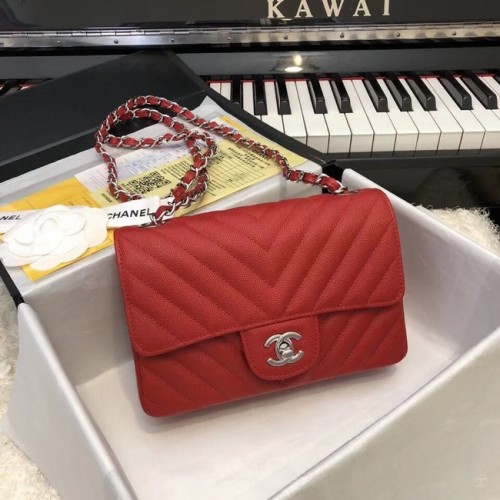 Chanel Bolso clásico pequeño Piel de becerro granulada Metal plateado A69900 rojo