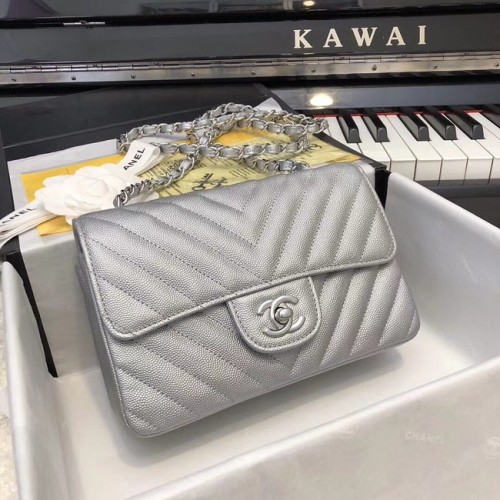 Chanel Bolso clásico pequeño Piel de becerro granulada Metal plateado A69900 plateado
