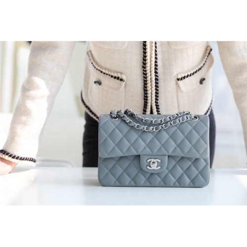 Chanel Bolso clásico pequeño Piel de oveja plateada Metal A01113 gris