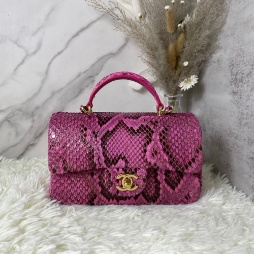 Chanel Bolso mini con solapa de piel de serpiente con asa superior AS2431 Fucsia