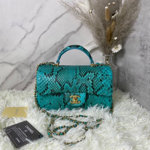 Chanel Bolso mini con solapa de piel de serpiente con asa superior AS2431 azul