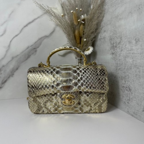 Chanel Bolso mini con solapa de piel de serpiente con asa superior AS2431 oro
