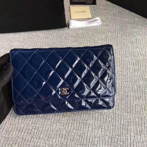 Bolso con solapa Chanel WOC Charol A33814C Azul oscuro