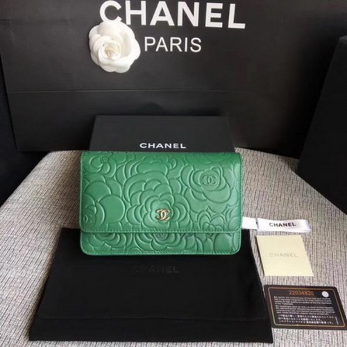 Chanel WOC Bolso mini con solapa de piel de camelia verde A33814 Plata