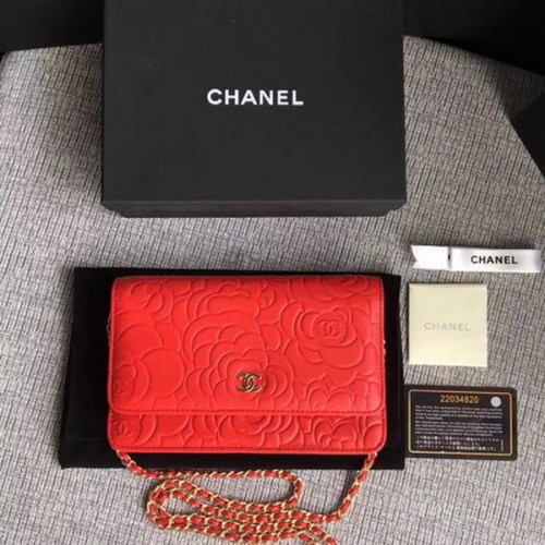 Chanel WOC Bolso mini con solapa de piel de camelia roja A33814 Dorado