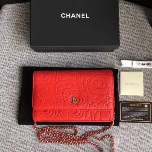 Chanel WOC Bolso mini con solapa de piel de camelia roja A33814 Plata