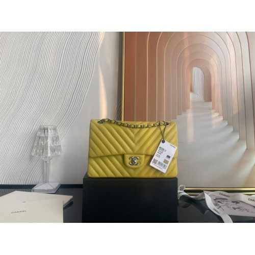 Chanel clásico bolso Cordero plata Metal V01112 amarillo