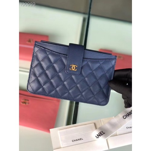 Bolso de mano clásico Chanel Piel de becerro granulada Metal dorado A81902 azul