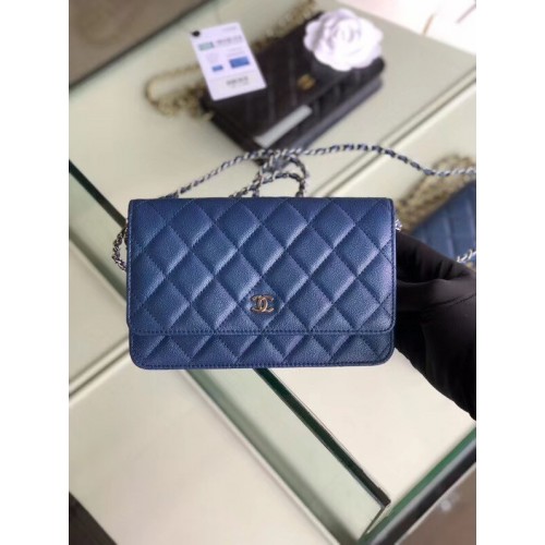 Cartera clásica Chanel con cadena Piel de becerro granulada Metal plateado 33814 Azul nacarado