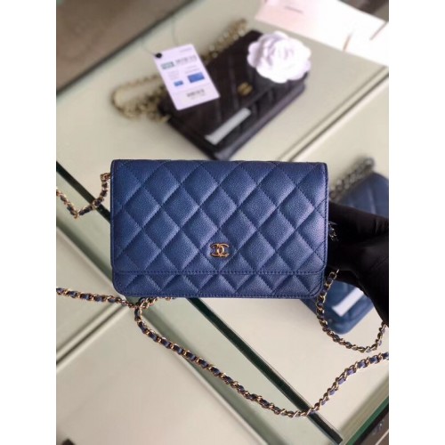 Cartera clásica Chanel con cadena Piel de becerro granulada Metal dorado 33814 Azul nacarado