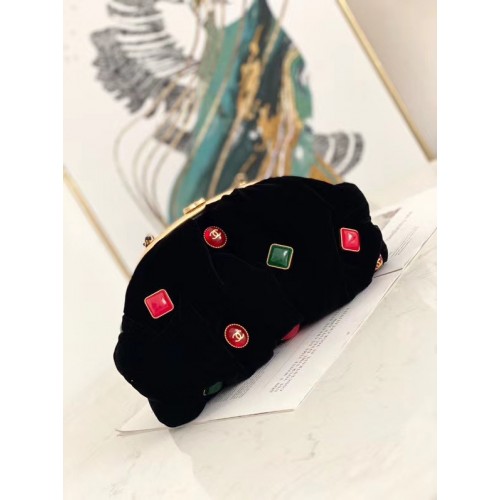 Cartera Chanel Terciopelo Negro Metal Dorado AB2137