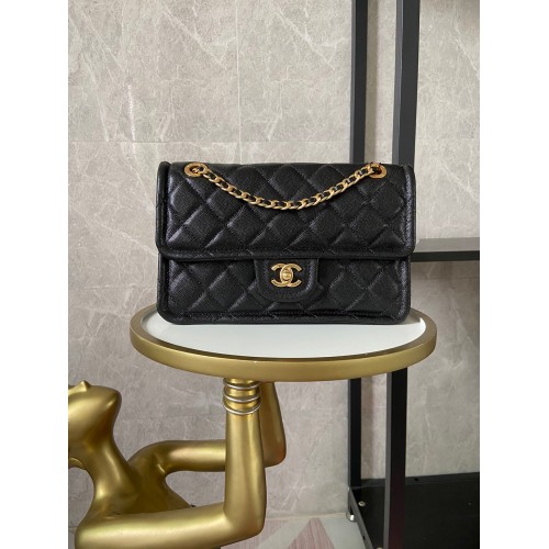Bolso con solapa Chanel Piel de becerro granulada AS2357 negro