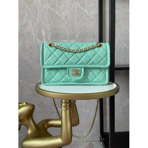 Bolso con solapa Chanel Grained Calfskin AS2357 verde claro