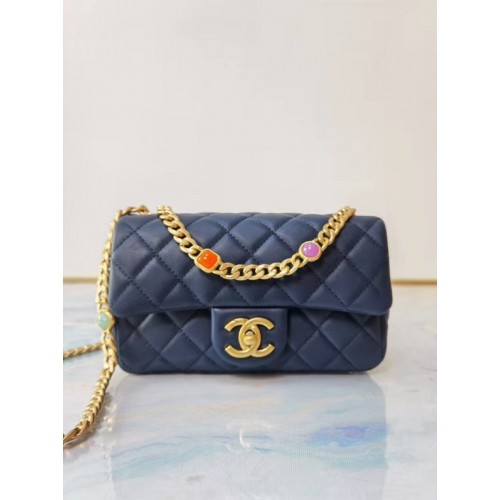 Bolso con solapa Chanel Piel de cordero Resina Metal dorado AS2380 Azul marino