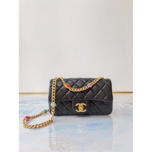 Bolso con solapa Chanel Piel de cordero Resina Metal dorado AS2380 negro