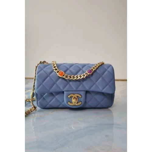 Bolso con solapa Chanel Piel de cordero Resina Metal dorado AS2380 azul claro
