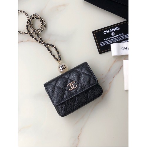 Monedero solapa Chanel con cadena AP2119 negro