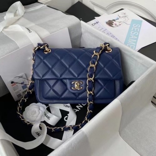 Bolso de hombro Chanel en piel AS2798 azul