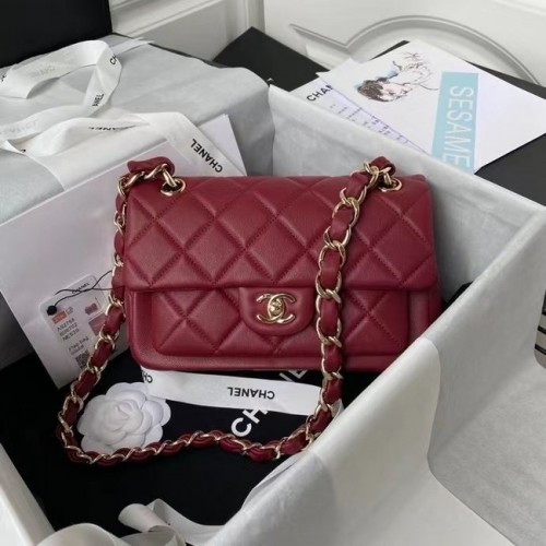 Bolso de hombro Chanel en piel AS2798 rojo