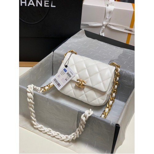 Chanel mini bolso de hombro piel de cordero y metal dorado AS3205 blanco